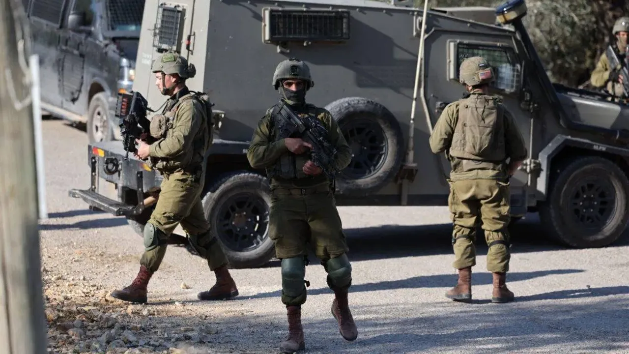 İsrail güçleri düzenledikleri baskında 6 Filistinliyi yaraladı