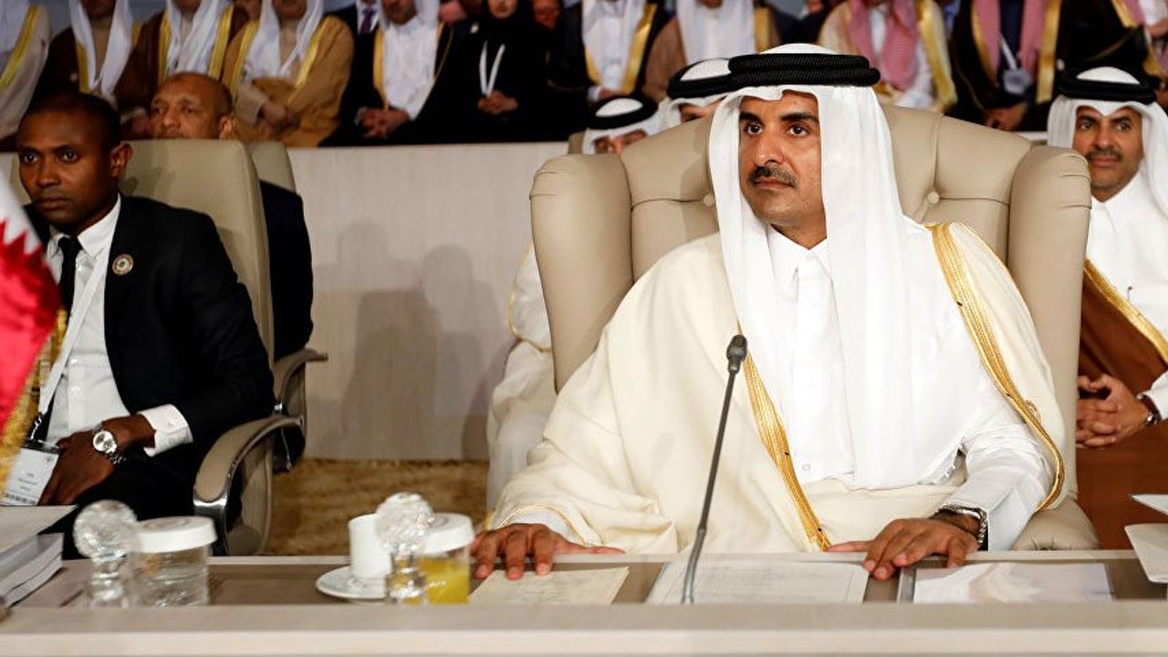 Katar, Arap Birliği Zirvesi'ni terk etti!