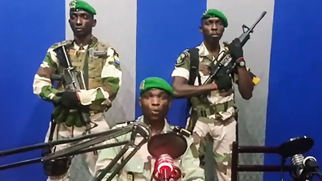 Gabon’da askerler, yönetimi ele geçirdiklerini duyurdu