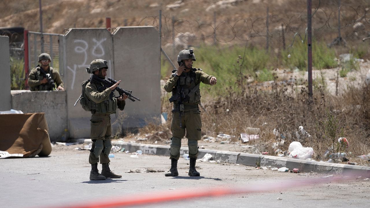 Batı Şeria'da bir patlayıcının infilak etmesi sonucu 2 İsrail askeri yaralandı