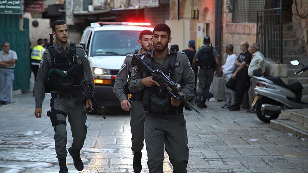 İsrail askerleri Nablus'ta Filistinli bir genci yaraladı