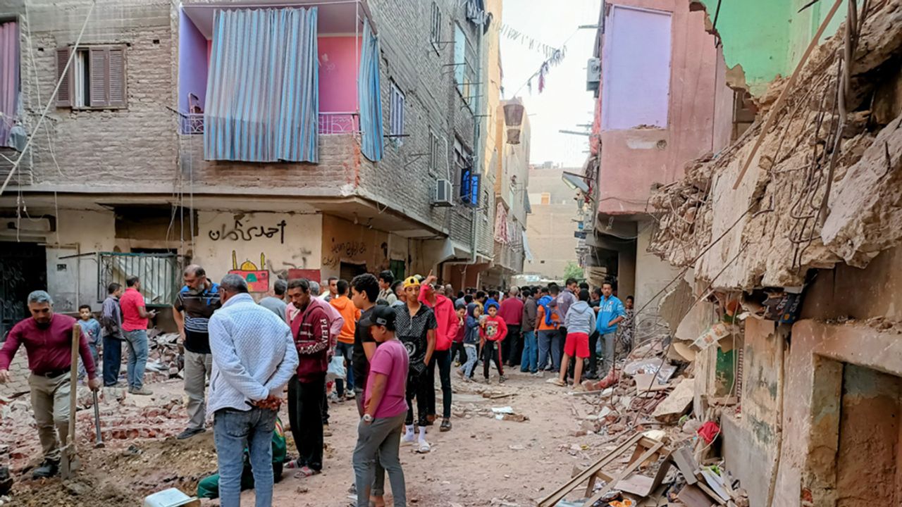 Kahire’de apartman çöktü: 3 ölü