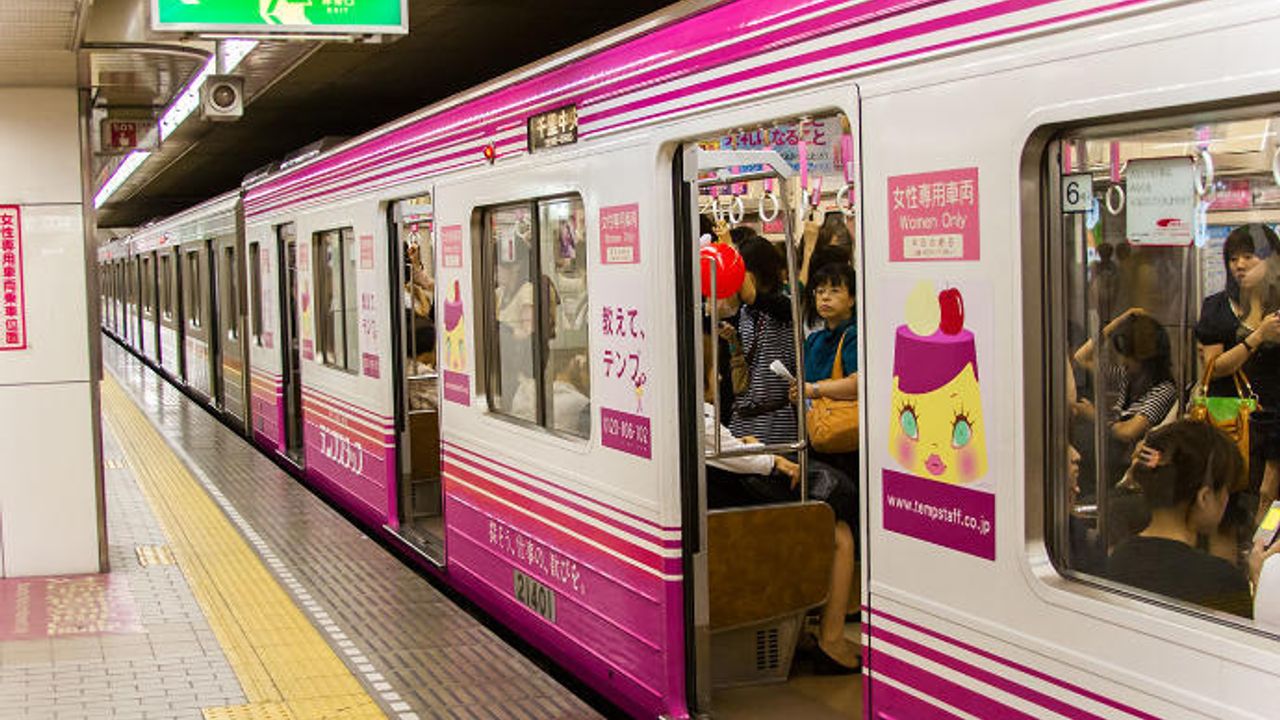 Japonya'da sadece kadınlar için 'pembe metro' uygulaması