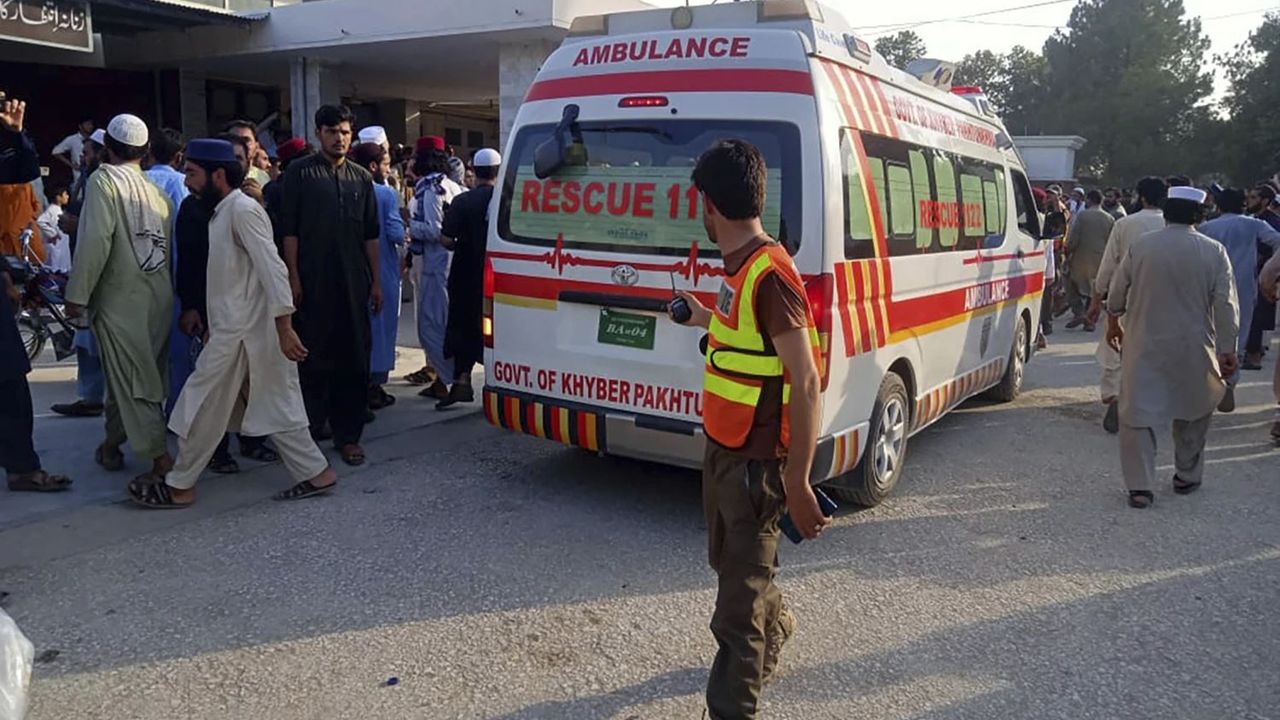 Pakistan'da düzenlenen bombalı saldırıda bir asker yaşamını yitirdi