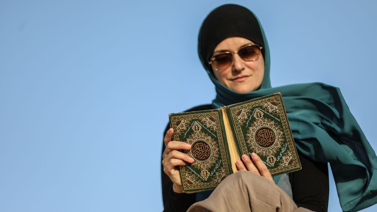 Müslüman olan Leticia, Avrupa'da artan İslamofobi nedeniyle Mısır'da yaşamayı tercih etti