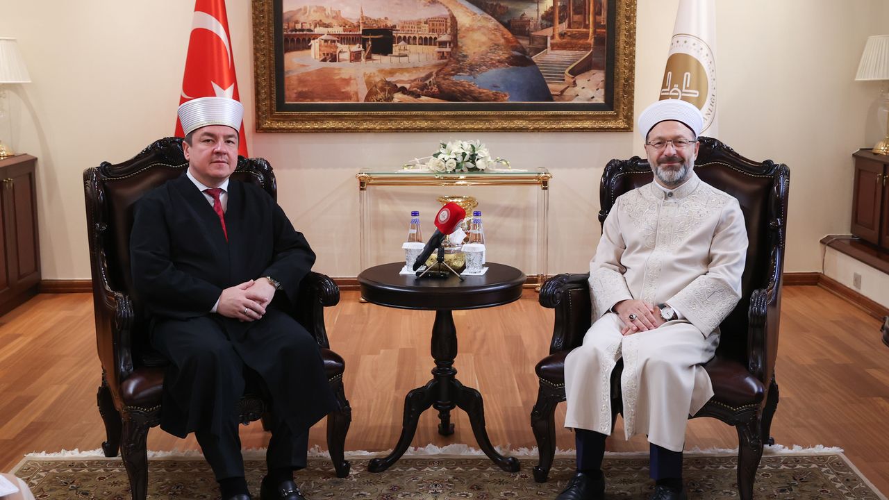 Diyanet İşleri Başkanı Erbaş, Polonya Müslümanları Dini İdare Başkanı ile görüştü