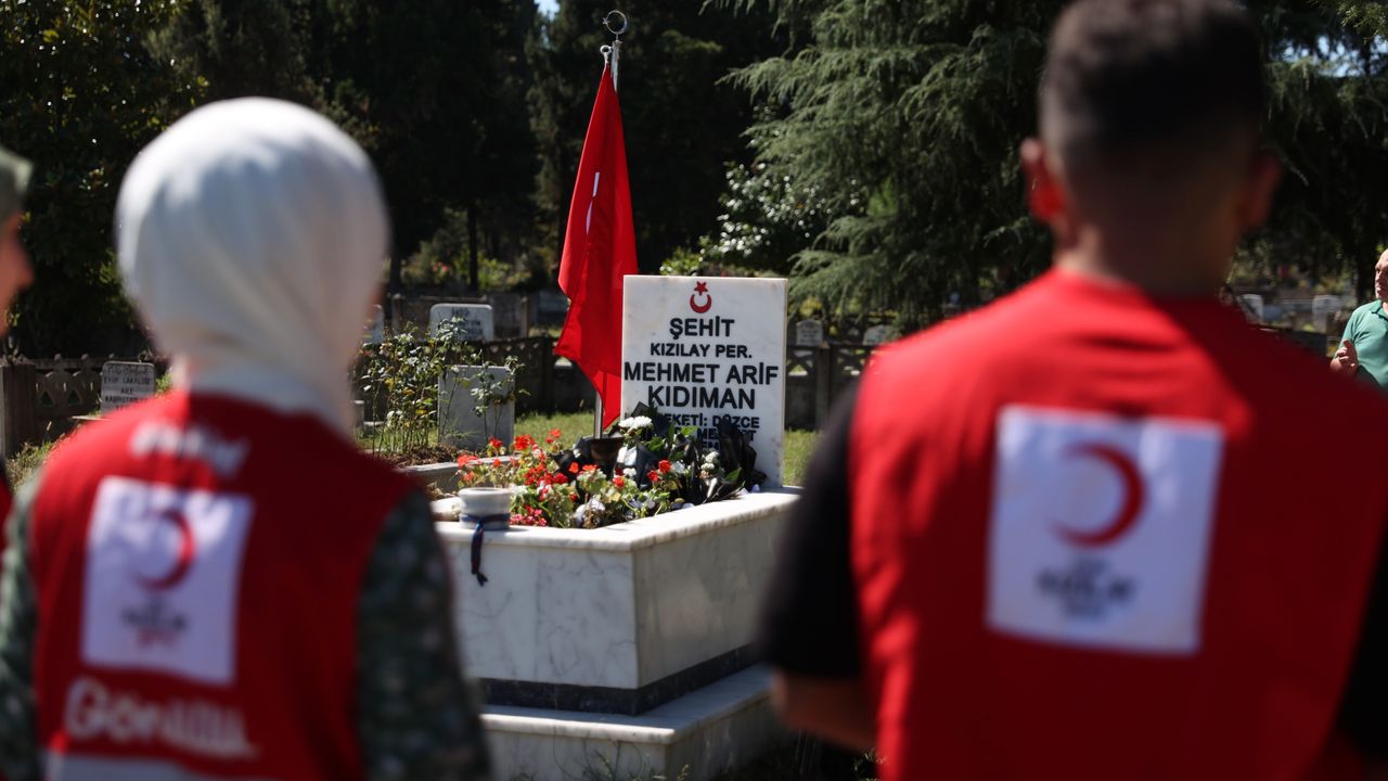 Suriye'de şehit olan Türk Kızılay personeli anıldı