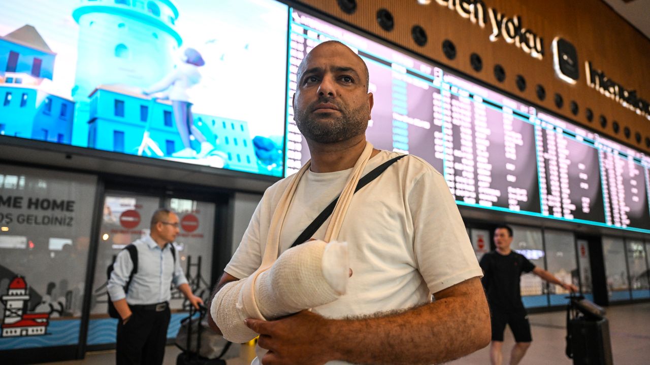 İsrail askerlerinin elinden vurduğu foto muhabiri Amra tedavi için İstanbul'a geldi