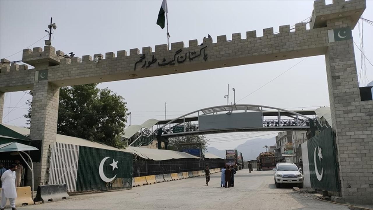 Afganistan ile Pakistan arasındaki Torham Sınır Kapısı açıldı