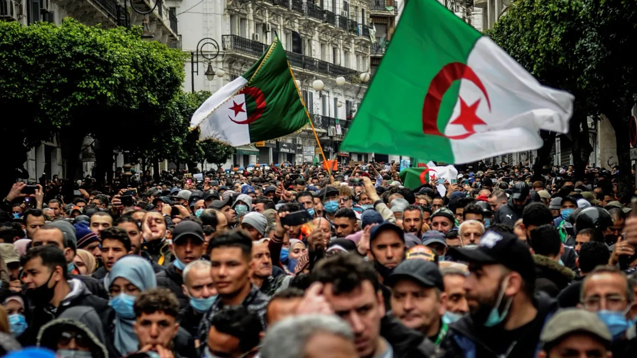 Cezayir'den, eski Savunma Bakanı Nezzar hakkında adli soruşturma yürüten İsviçre'ye tepki