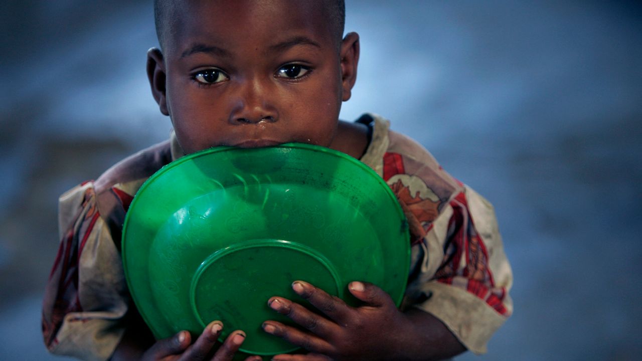 Dünyada 333,3 milyon çocuk aşırı yoksulluğun pençesinde