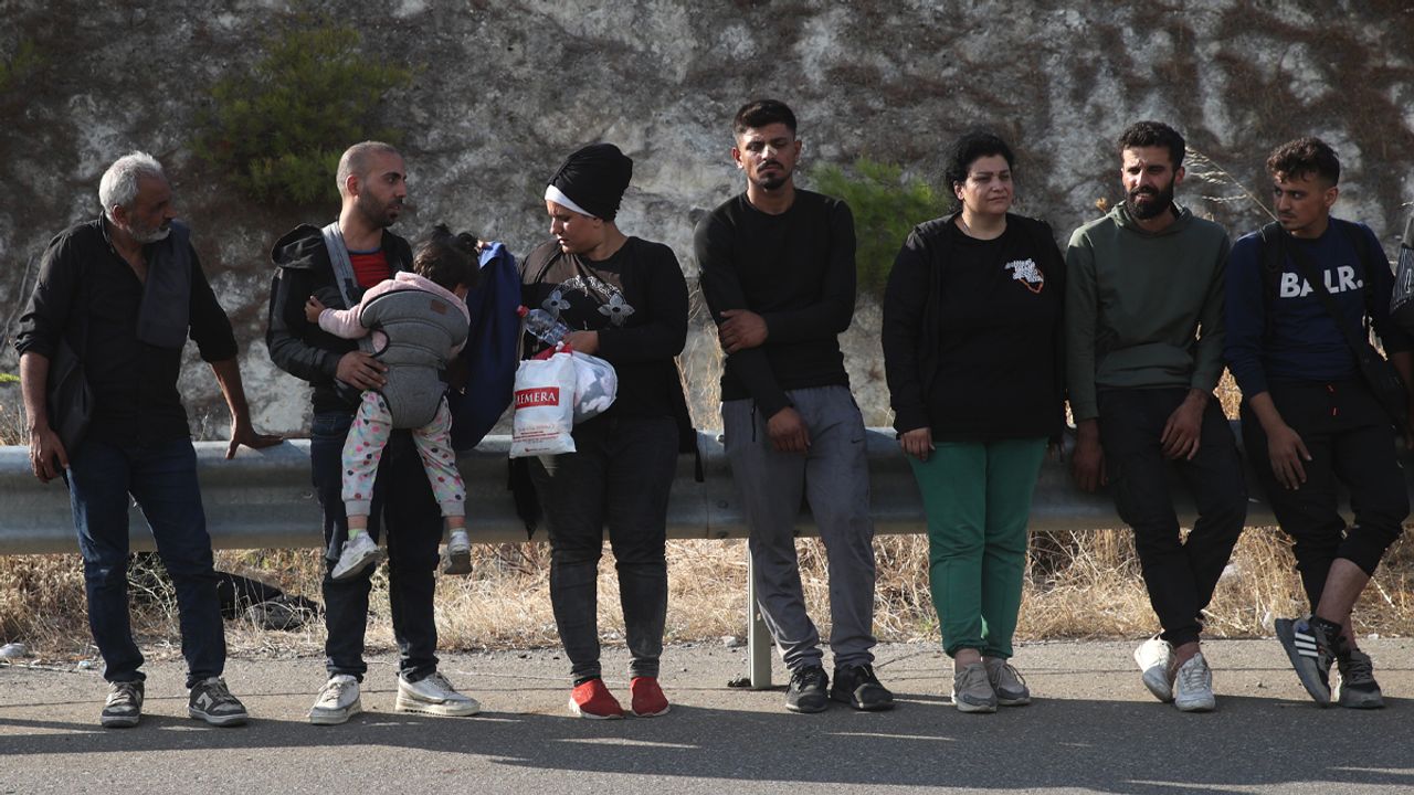 Yunanistan'daki yangınlardan etkilenen düzensiz göçmenler çıkış yolu arıyor