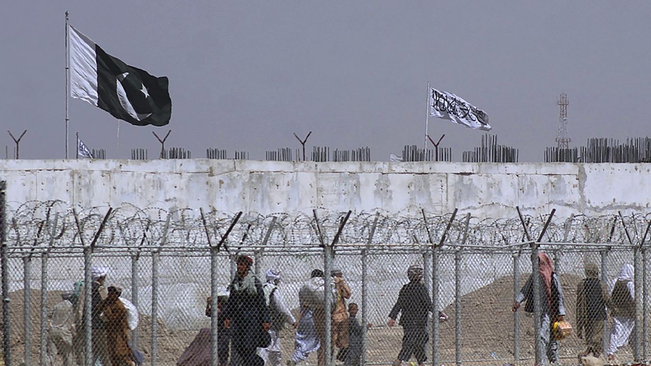 Taliban ve Pakistan sınır güçleri arasında çatışma