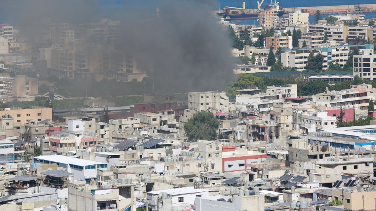 Lübnan'da Filistinlilerin yaşadığı Ayn el-Helva Kampı'ndaki çatışmalarda 20 kişi yaralandı