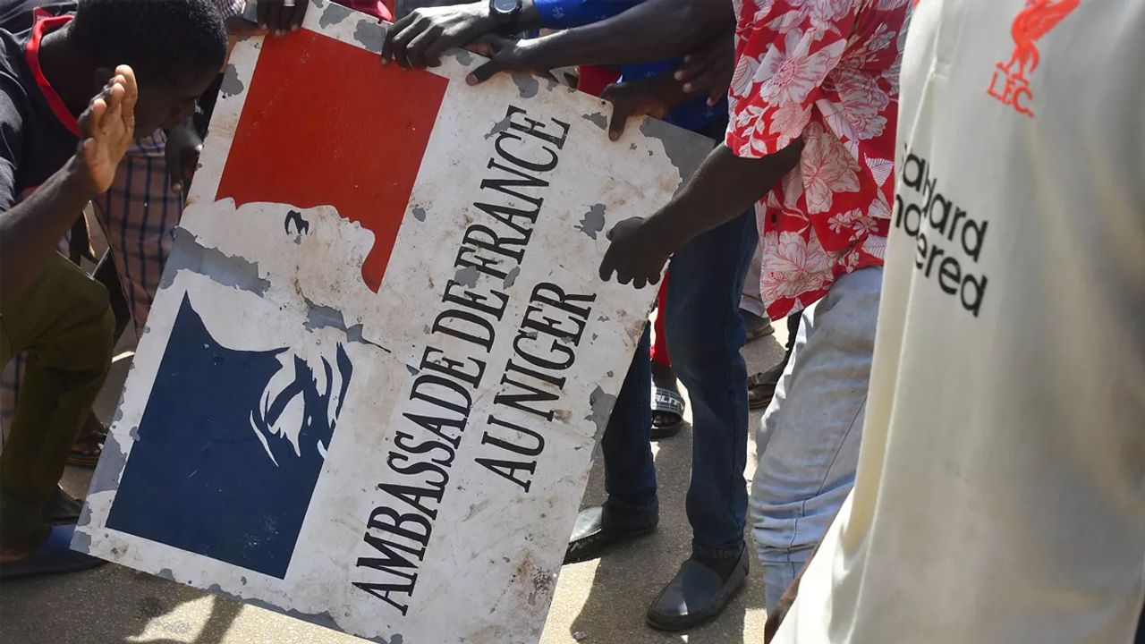 Nijer'de askeri yönetim, Fransa'yı Batı Afrika ülkelerinde asker konuşlandırmakla suçladı