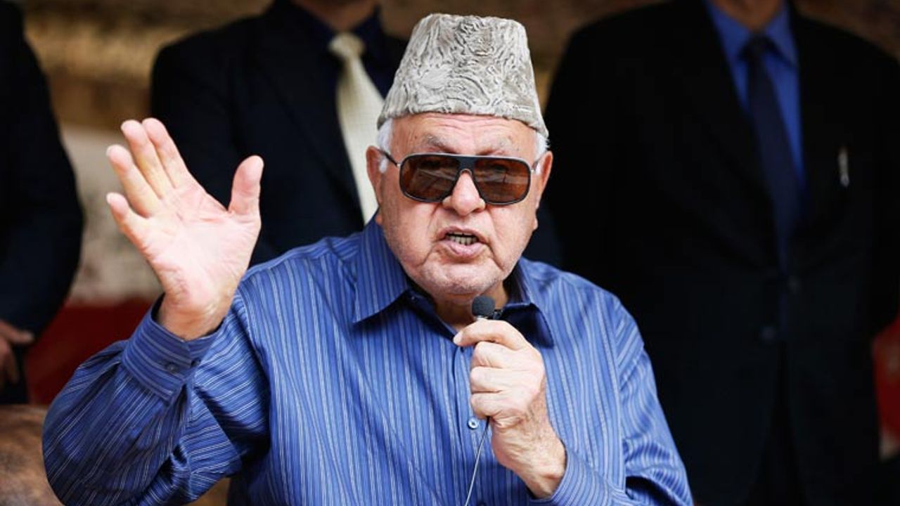 Cammu Keşmir'in eski başbakanları, iktidar partisini "yalan söylemekle" suçladı
