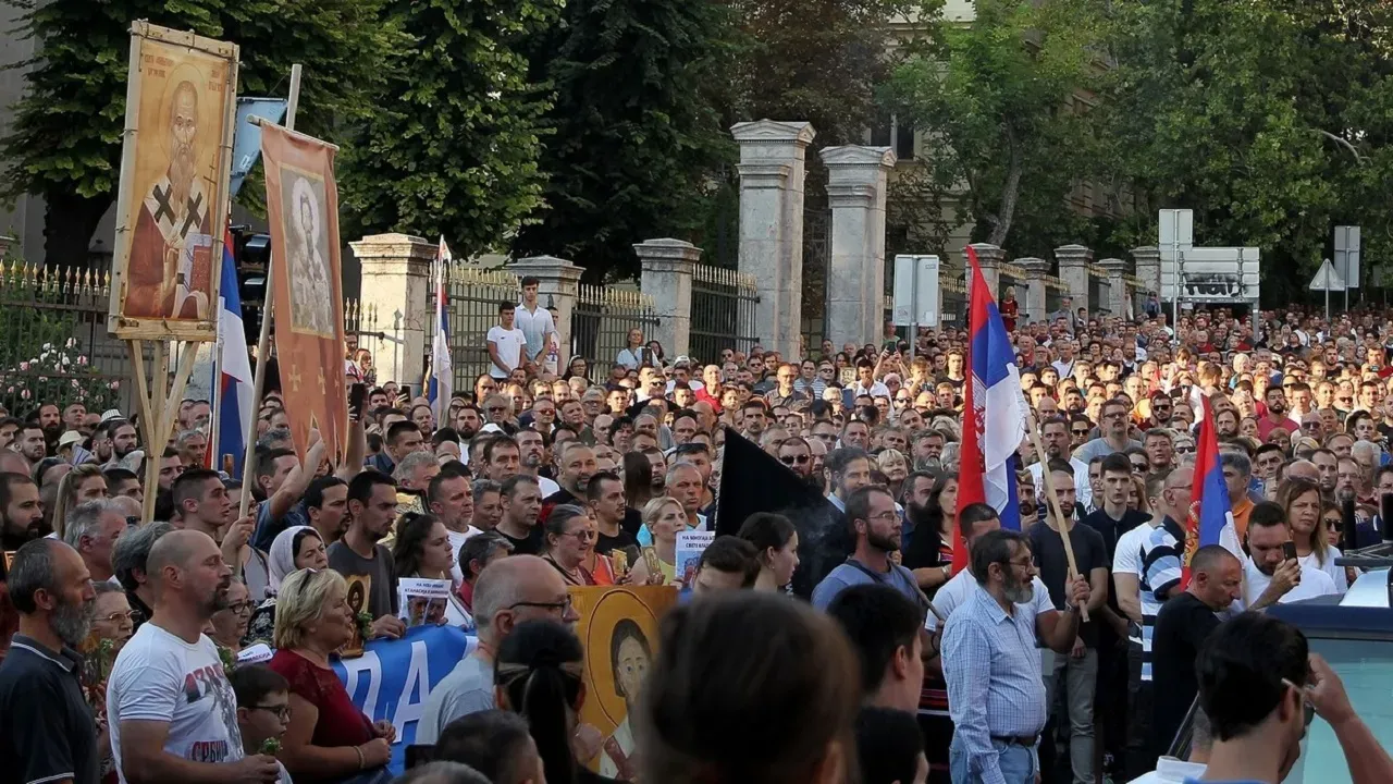 Sırbistan’da LGBT'ye karşı “Aile Onur Yürüyüşü” düzenledi