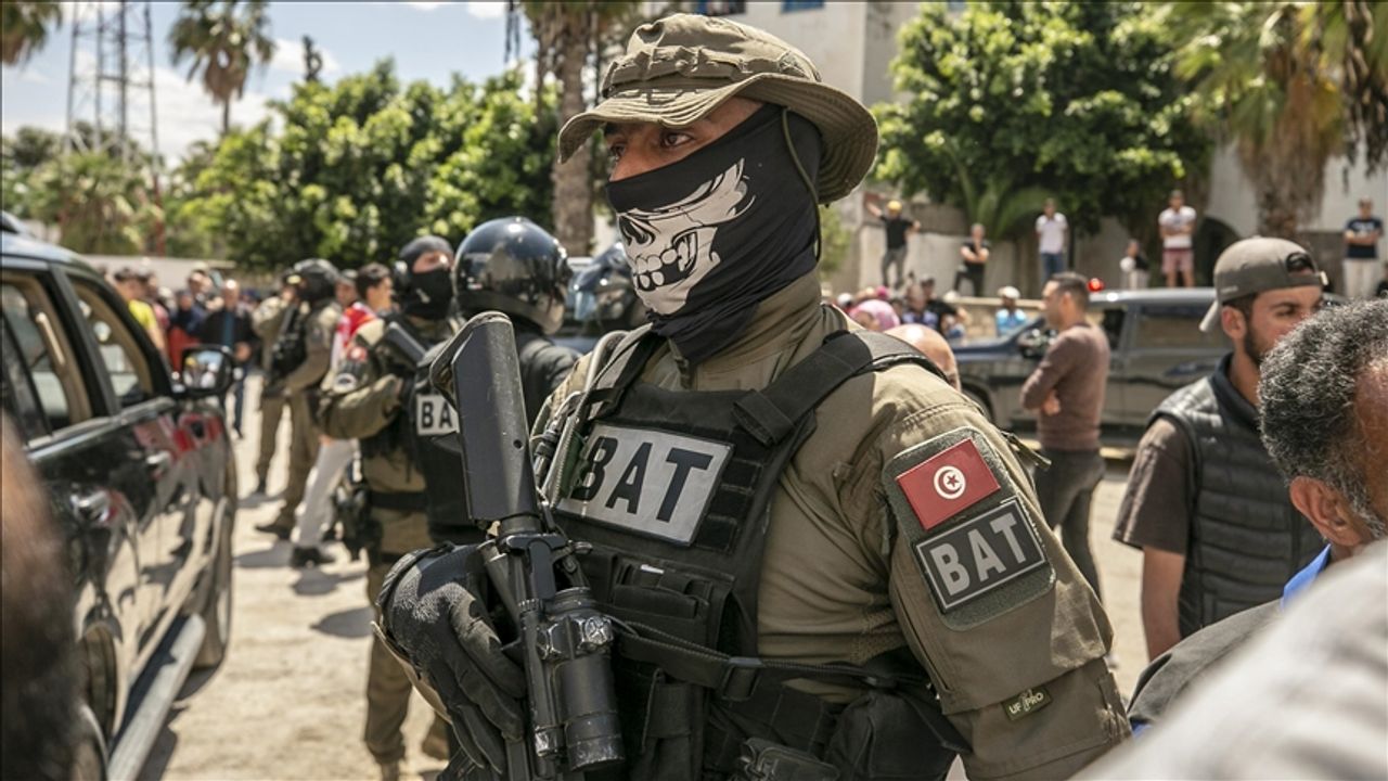 Tunus'ta yargı, 12 kişi hakkında tutuklama kararı çıkardı