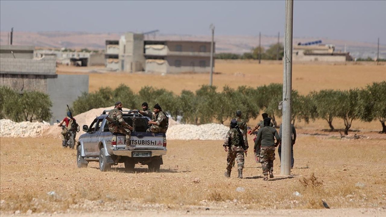 Arap aşiretlerinin direnişi sonuç verdi: PKK/YPG Deyrizor'daki bazı köylerden çıktı