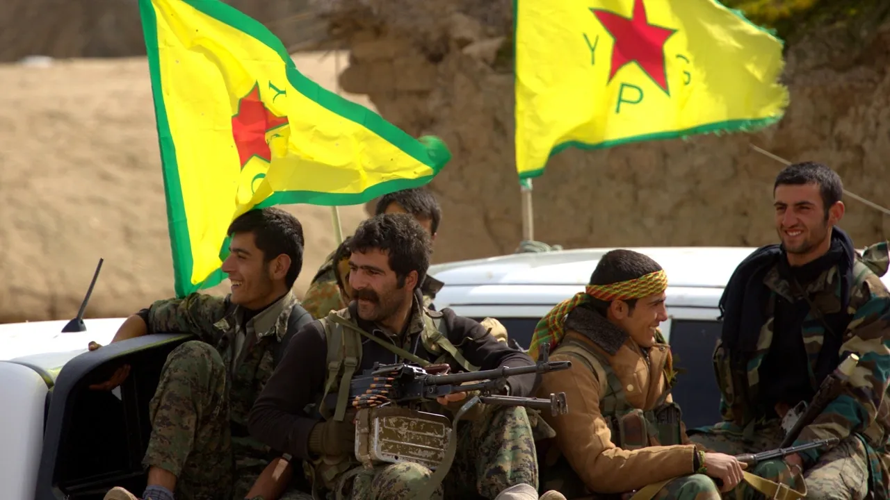 Deyrizor'da PKK/YPG'liler, Öcalan lehine sloganlar attı