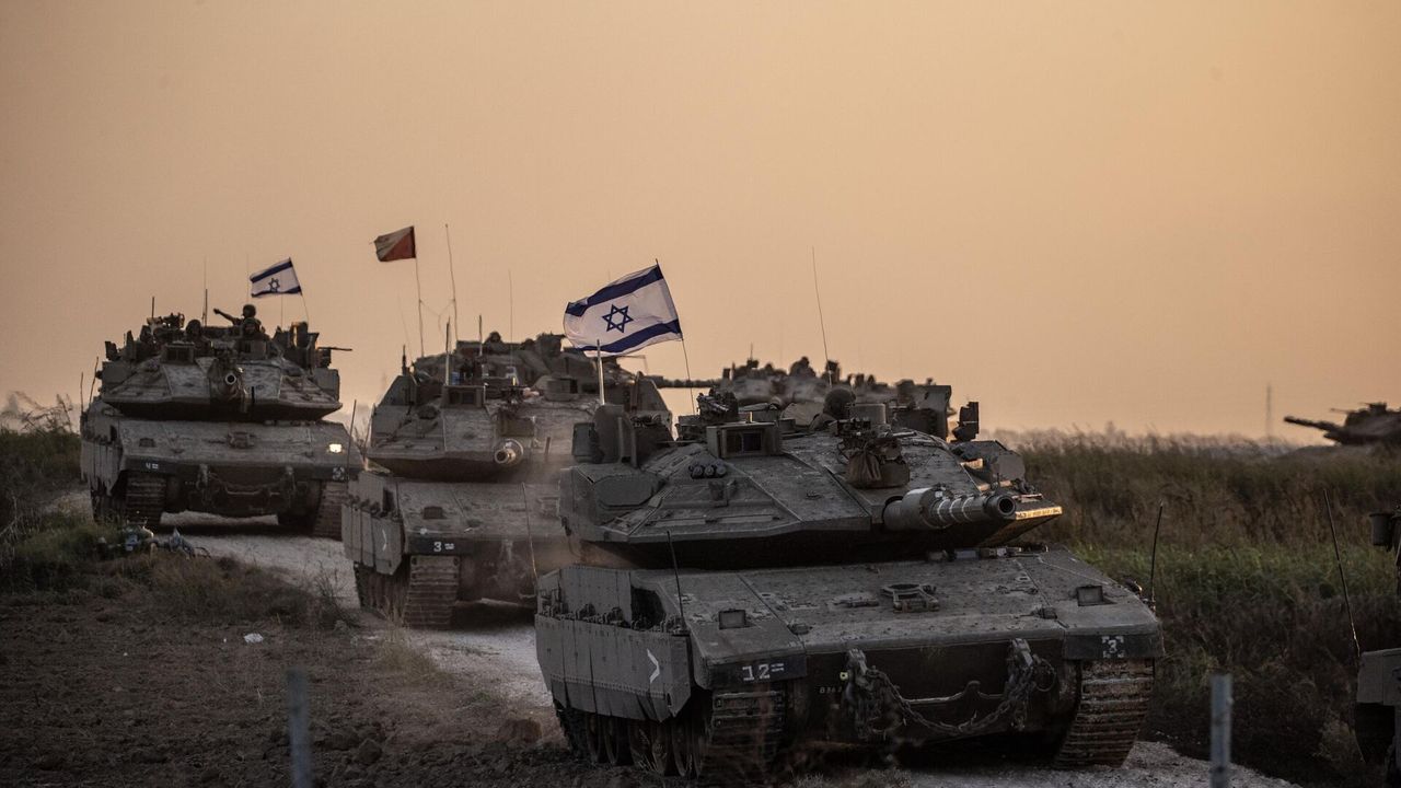 Gazze'deki Selahaddin Caddesi'ne giren İsrail tankı bir aracı hedef aldı
