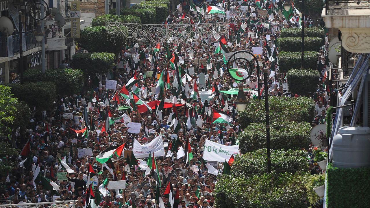 Cezayir genelinde Filistin’e destek gösterileri düzenlendi