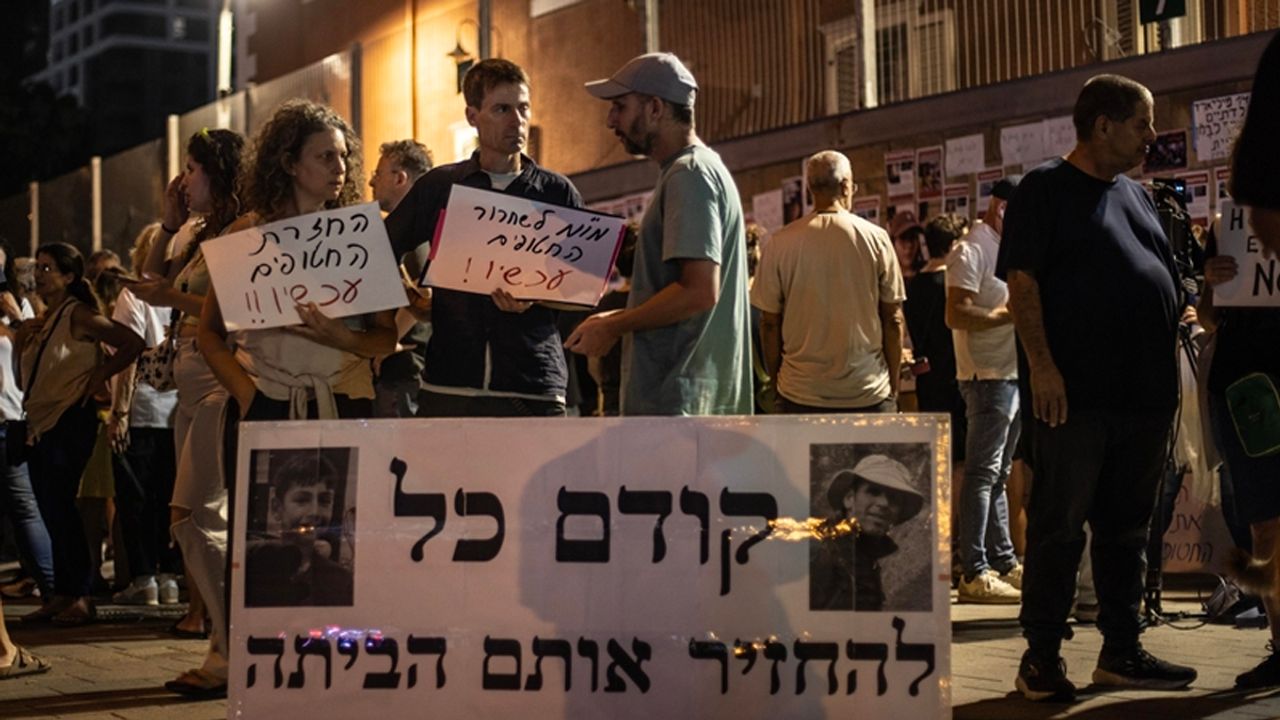 İsrailli esirlerin yakınları Savunma Bakanlığı önünde gösteri düzenledi