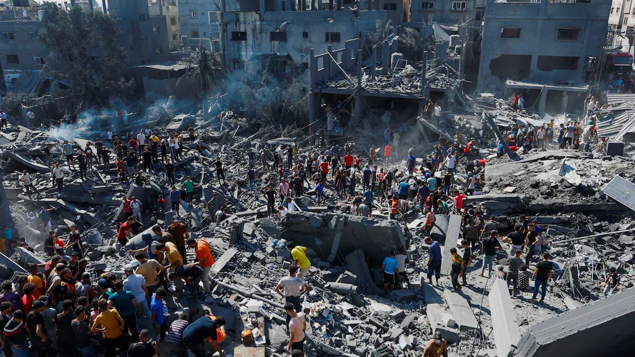 İsrail'in şiddetli saldırılarla Gazze'nin dünyayla bağlantısını koparması uluslararası alanda tepki topladı