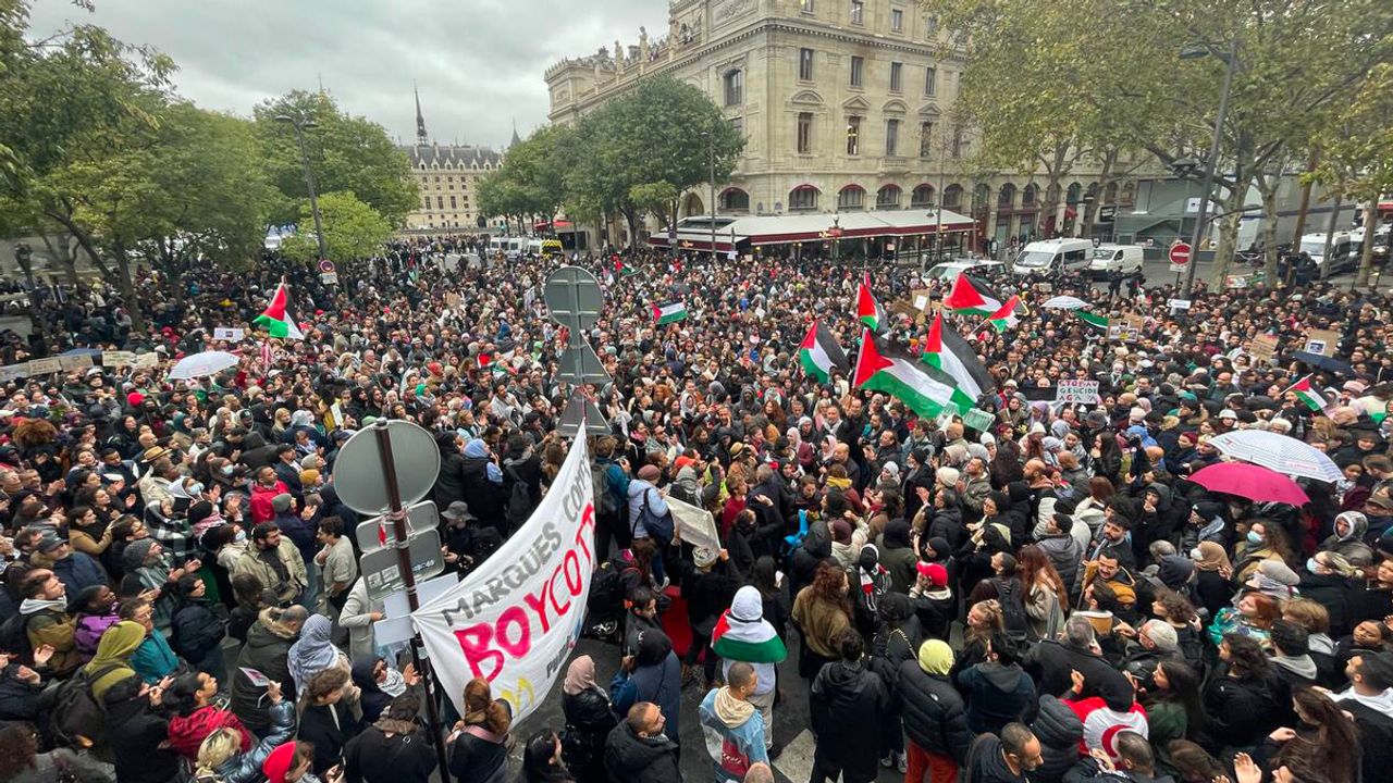 Paris'te yasağa rağmen Filistin'e destek gösterisi düzenleniyor