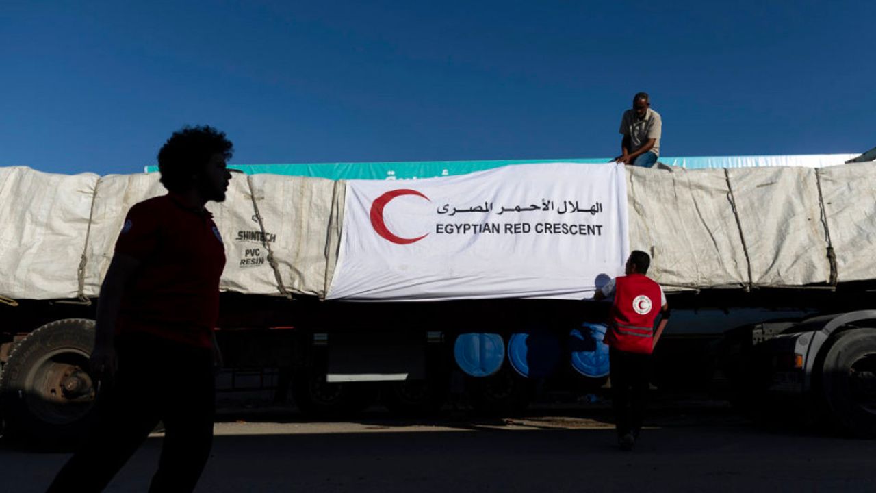 Mısır Kızılayı, Gazze'ye saatler değil günlerce yardım ulaştırılması çağrısında bulundu