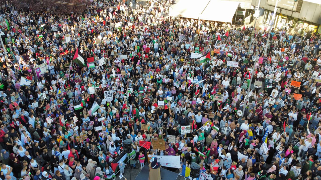 Bosna Hersek'te, İsrail'in Gazze'ye yönelik saldırıları protesto edildi