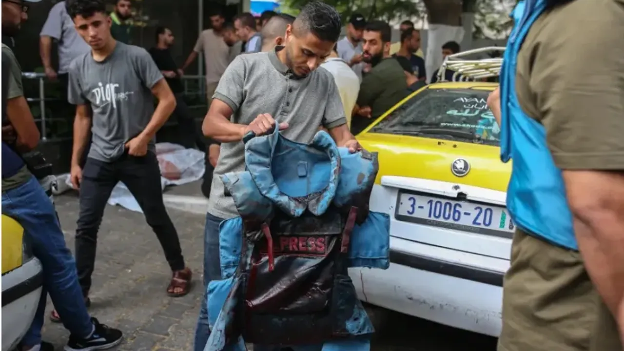 Gazze'ye yönelik hava saldırısında bir gazeteci daha öldü