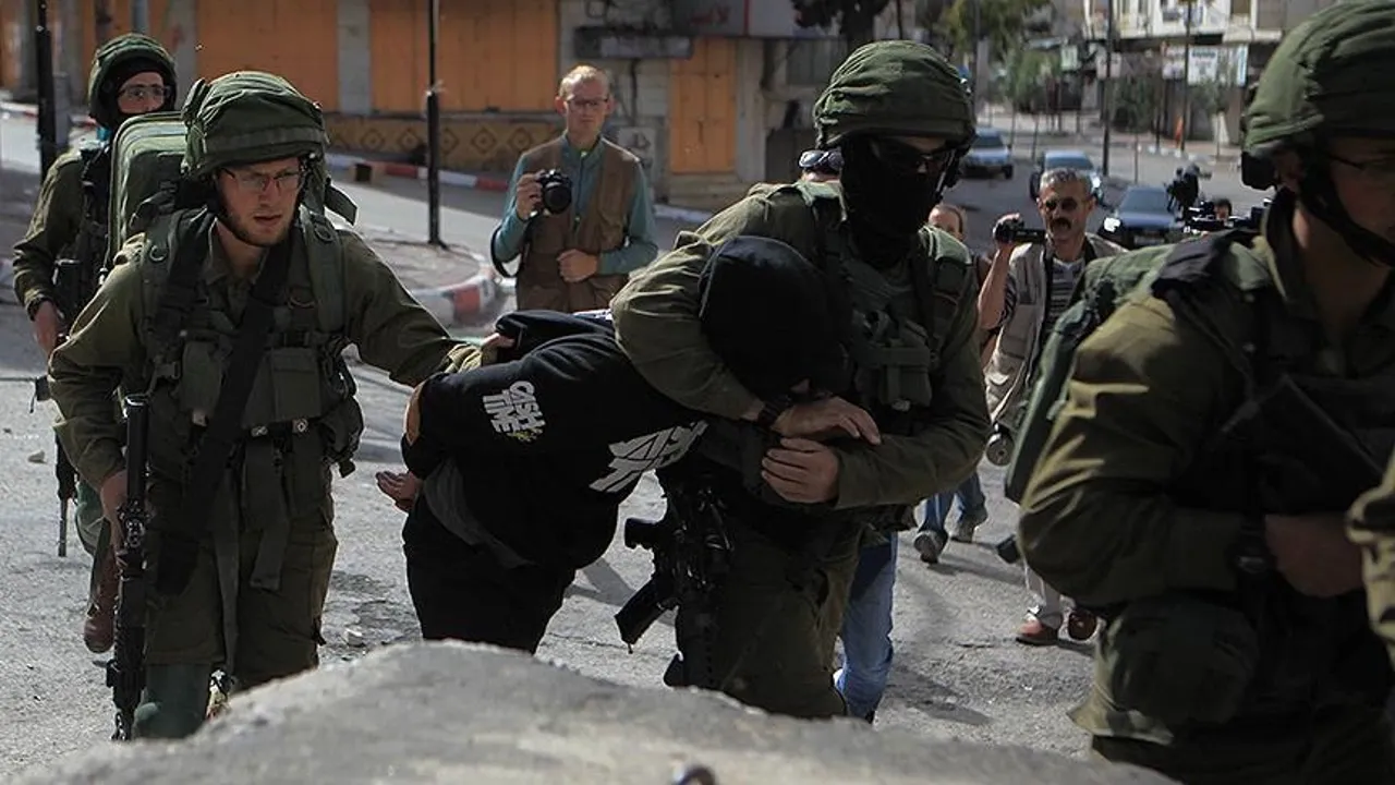 Soykırımcı İsrail, 7 Ekim'den bu yana 1050 Filistinliyi gözaltına aldı
