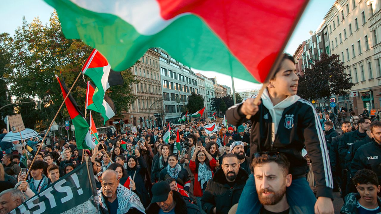 Berlin’de Filistin ile dayanışma gösterisi yapıldı
