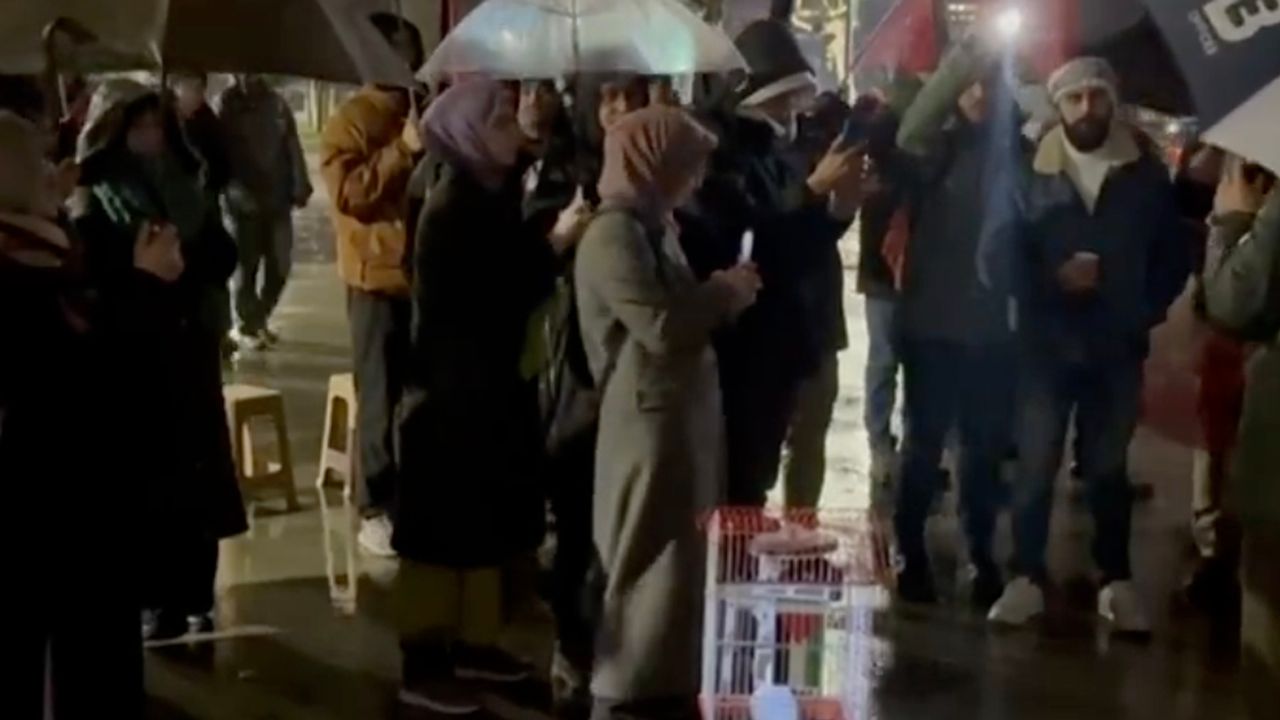 İstanbul'da Refah Sınır Kapısı'nın açılması talebiyle gösteri düzenlendi