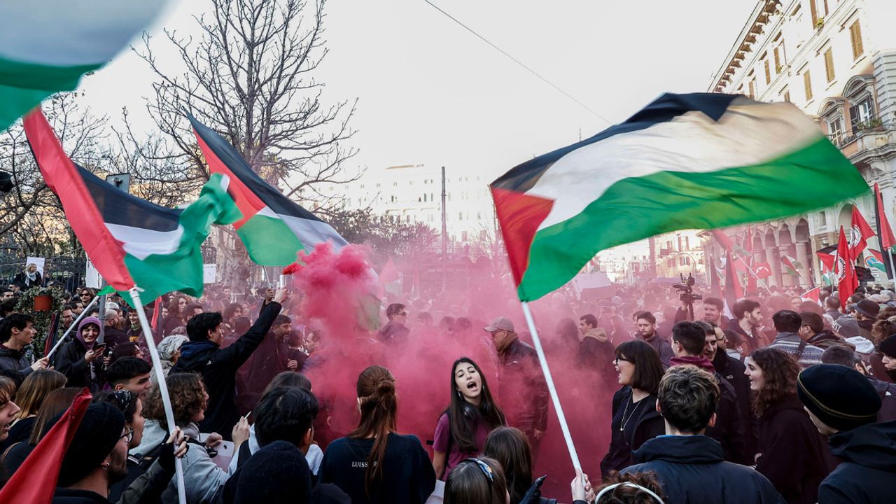 İtalya'da binlerce Filistin destekçisi, gösterileri yasaklanmasına rağmen meydanlara indi