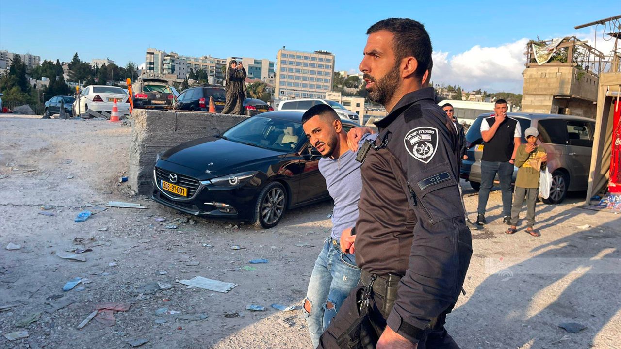 İsrail güçleri, işgal altındaki Batı Şeria'da 22 Filistinliyi gözaltına aldı