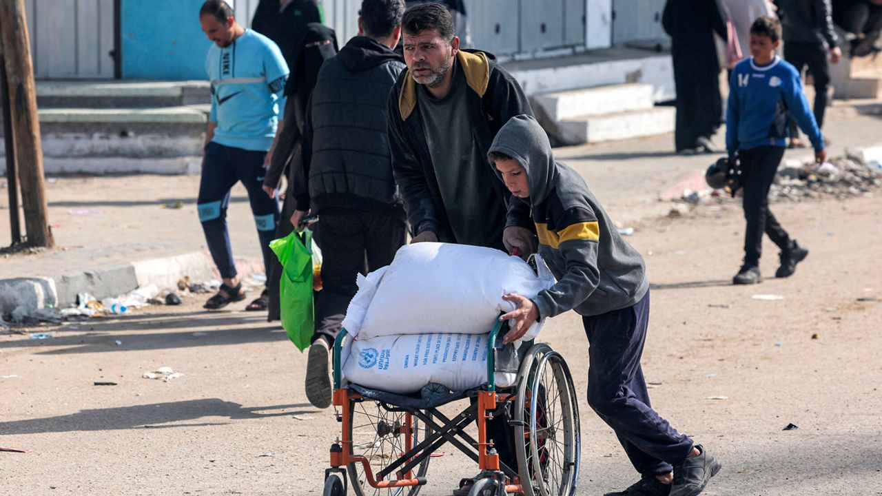 İsrail, UNRWA'ya savaş açarak Filistinlilere yardım kaynaklarını kurutmaya çalışıyor