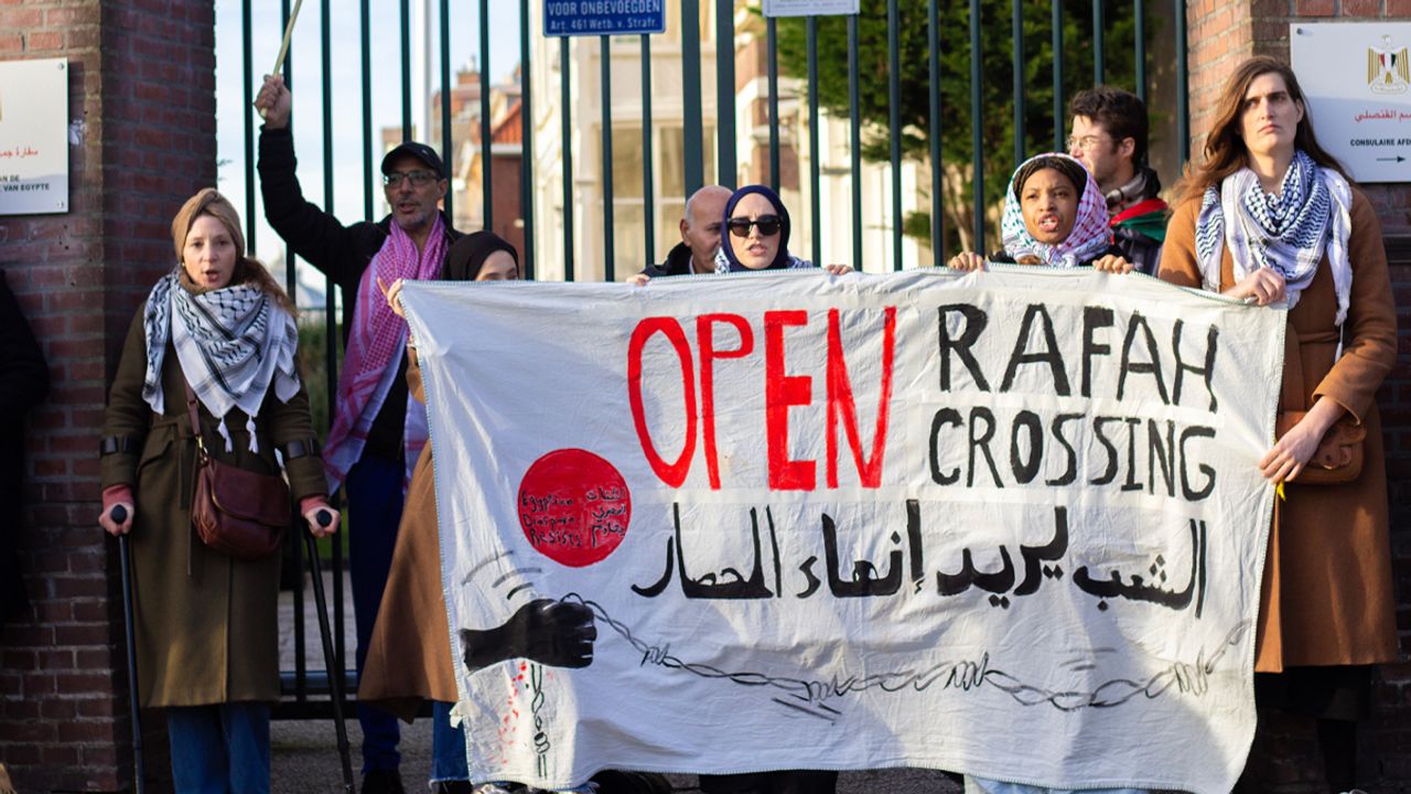Hollanda’da, Refah Sınır Kapısı'nın açılması talebiyle gösteri düzenlendi