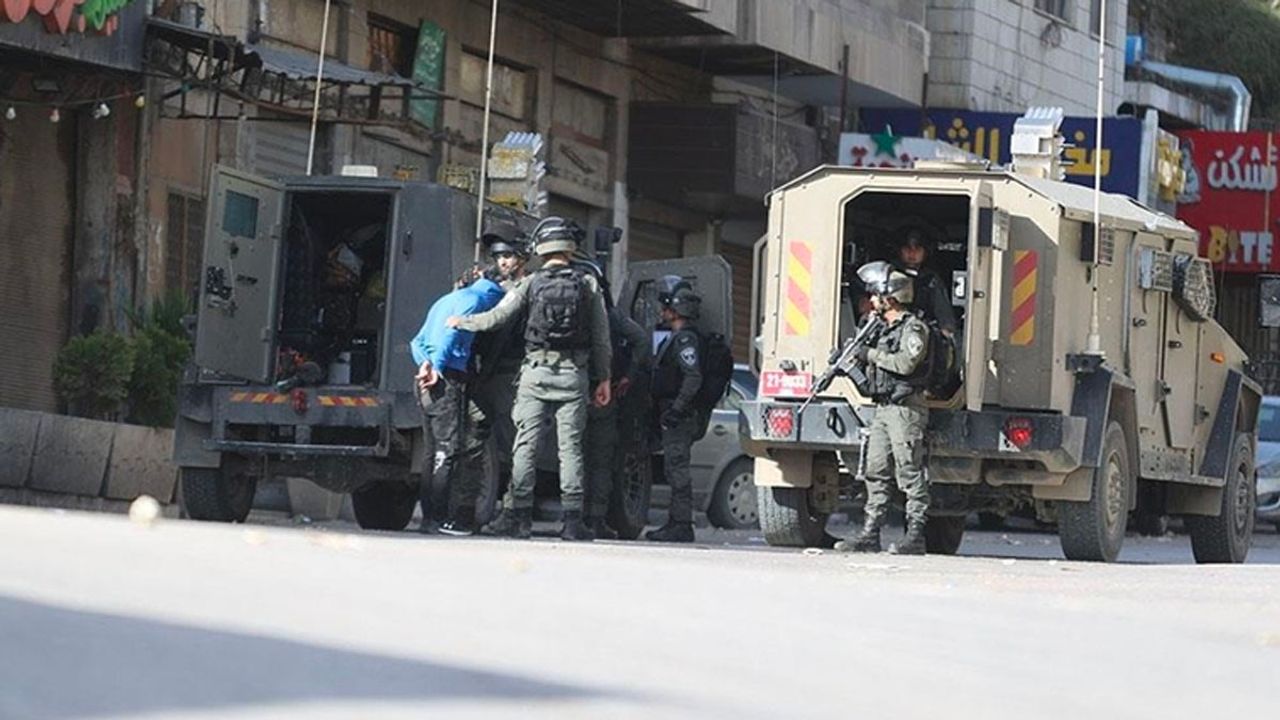 İsrail, 7 Ekim'den bu yana Batı Şeria'da 6 bin 420 Filistinliyi gözaltına aldı