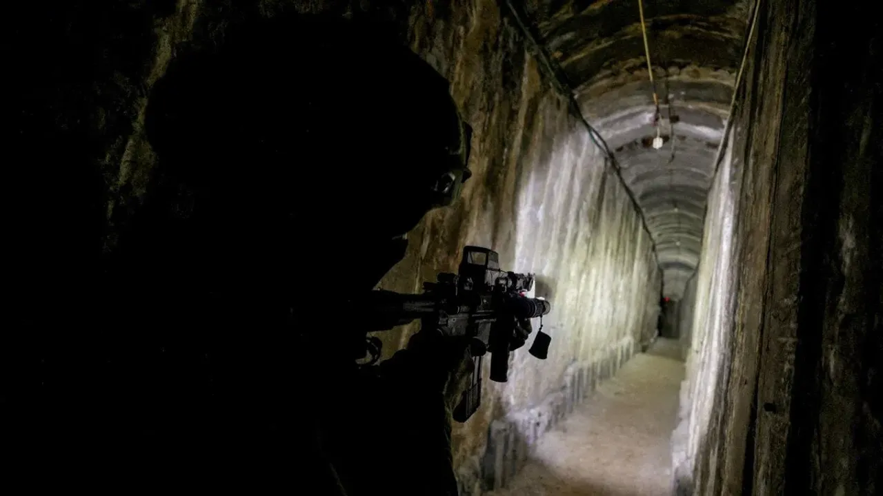 İsrail, tünellere deniz suyu pompaladığını doğruladı
