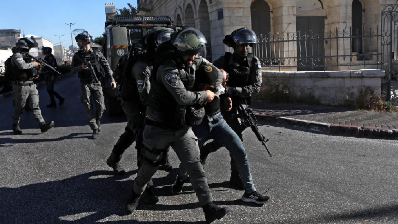 İsrail güçleri Batı Şeria ve Kudüs'te 18 Filistinliyi gözaltına aldı
