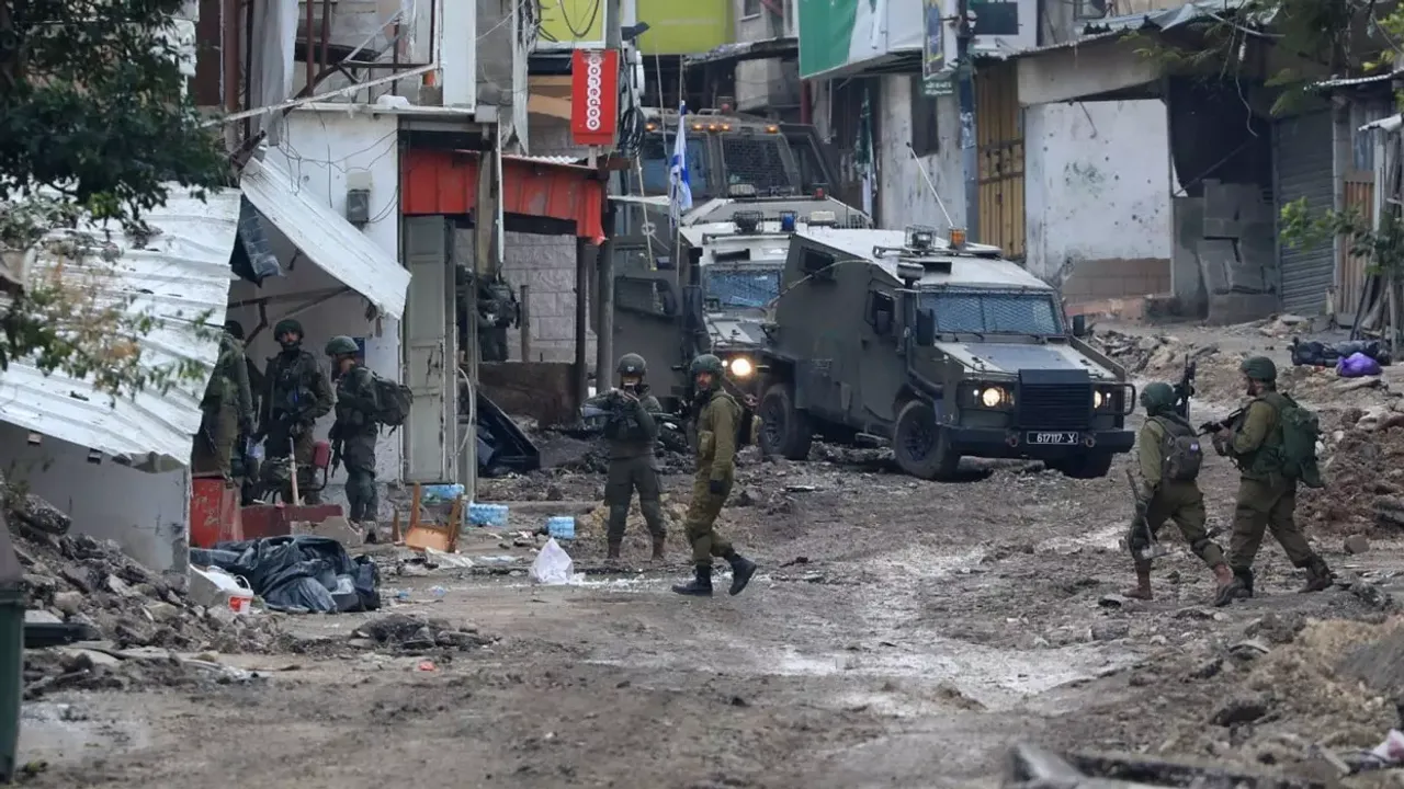 İsrail güçleri Batı Şeria'nın Tulkerim kentine baskın düzenledi