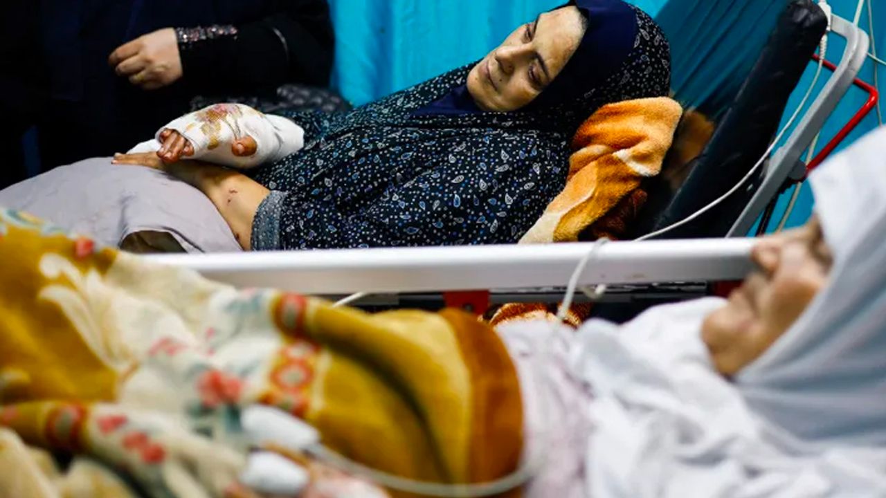 İsrail saldırıları altındaki Gazze'den bir grup yaralı daha tedavi için Katar'da