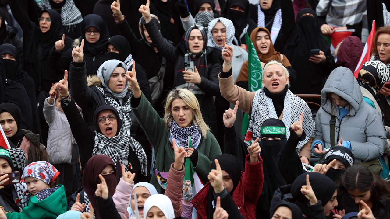 İsrail'in Gazze'ye saldırıları İstanbul'da protesto edildi