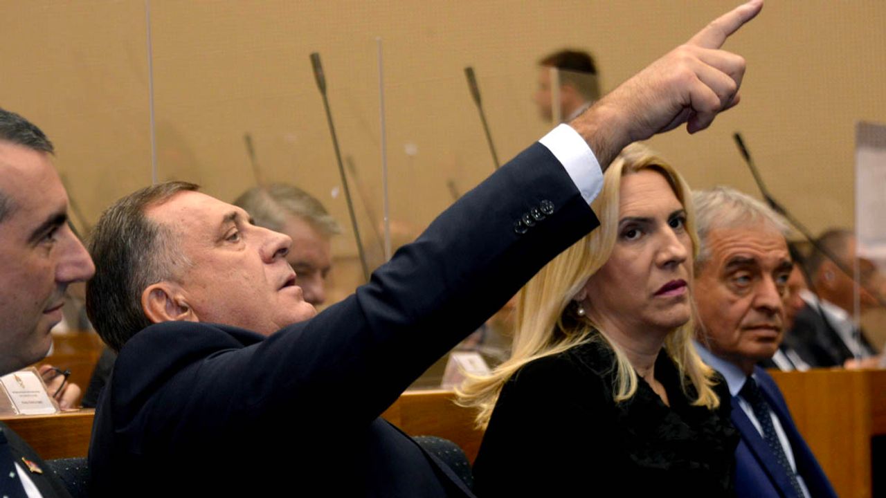 Bosnalı Sırp lider Dodik hakkında açılan davanın ilk duruşması görüldü