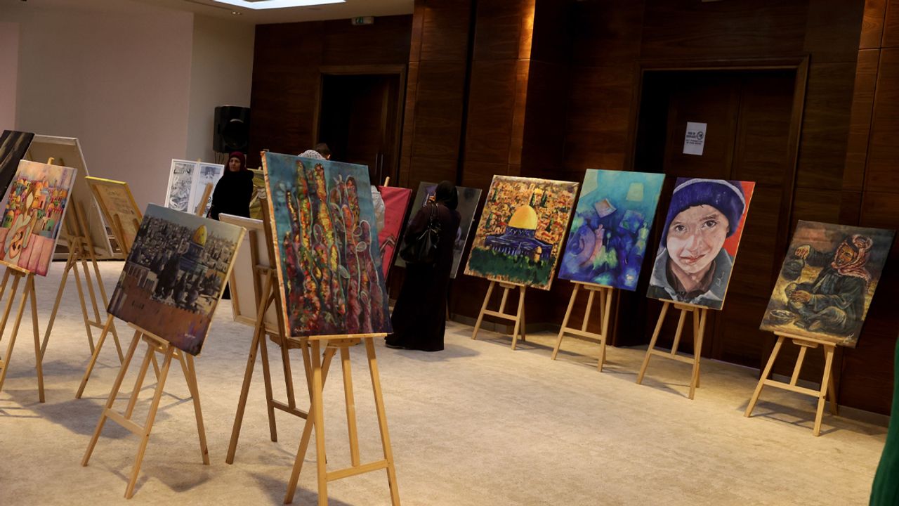 Batı Şeria'da, savaşın gölgesinde "Gazze'den 100 tablo" sergisi düzenlendi