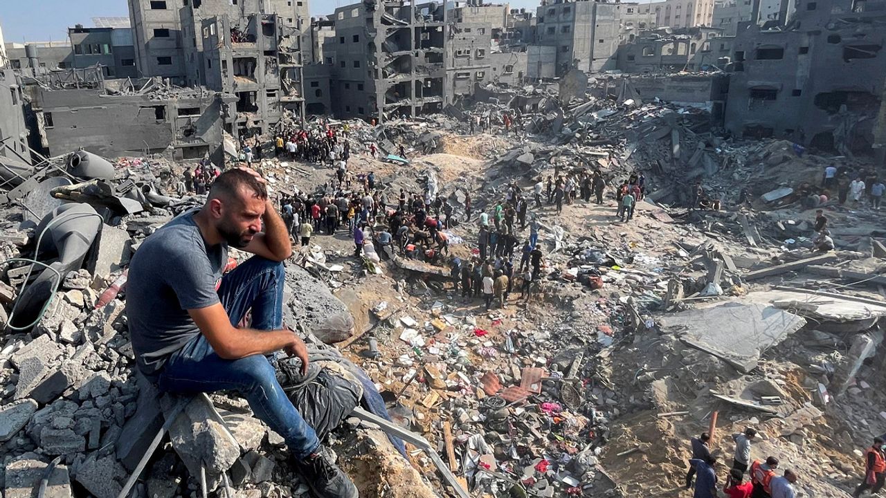 İsrail, Gazze Şeridi'ne saldırılarının 128'inci gününde de onlarca kişiyi öldürdü