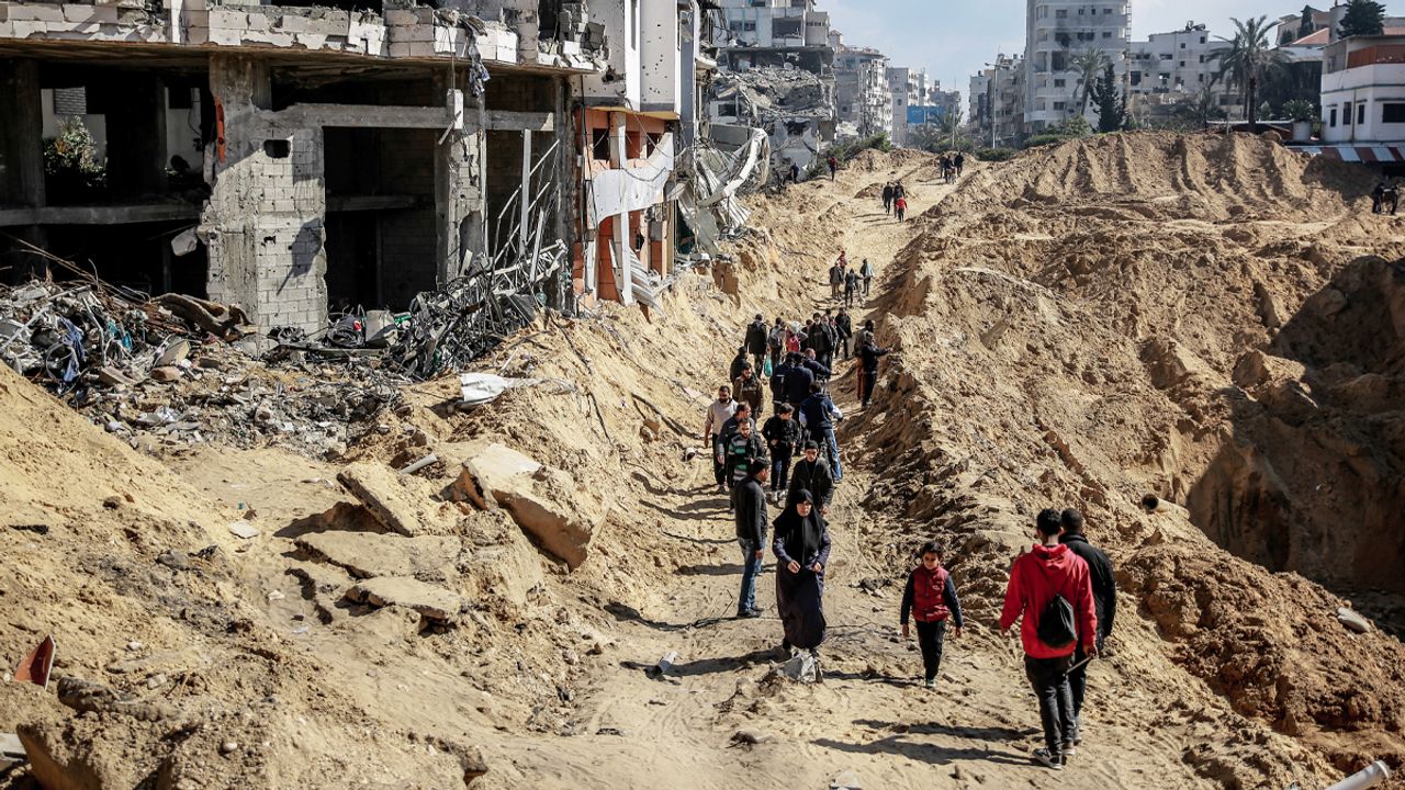 Gazze kuzeyindeki evlerini görenler yakılmış durumda şok yaşıyor