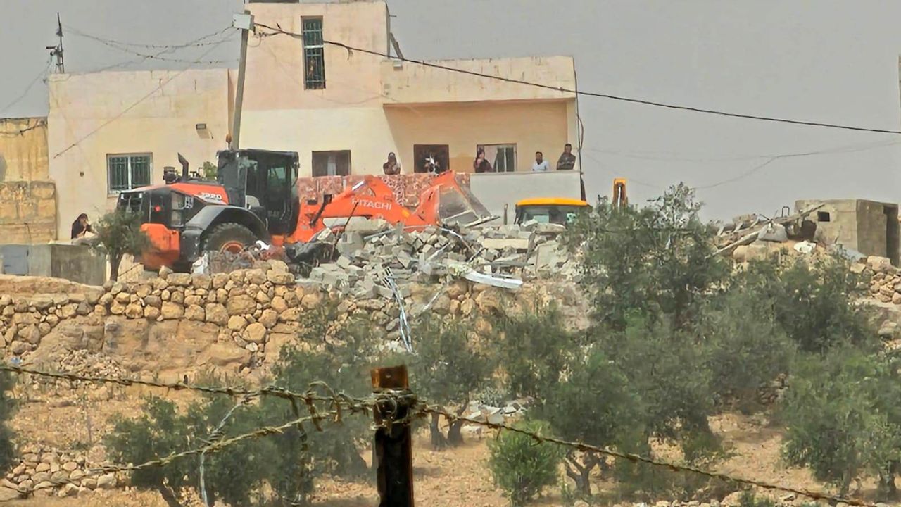 İsrail, Mesafir Yatta'da evlere ve tarım arazilerine zarar verdi